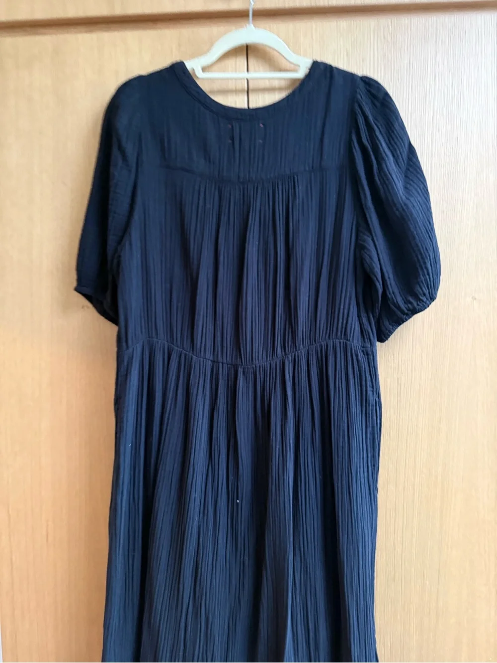XiRENA Black Tiered V-Neck Puff-Sleeve Midi Dress, size L - Picture 8 of 12